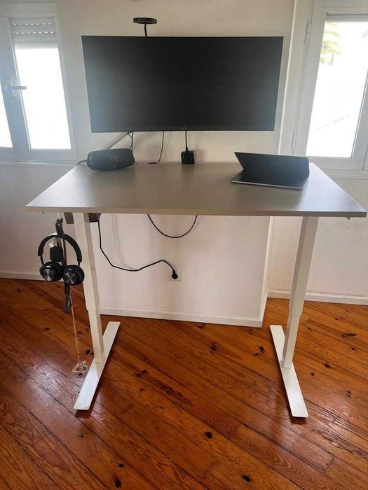 Secretária Ajustável “Stand Up” (IKEA)