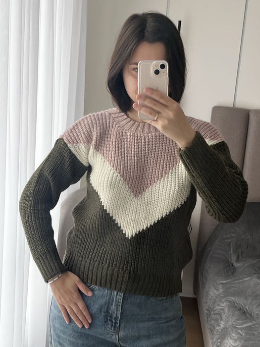 Светр жіночий рожевий/білий/хакі