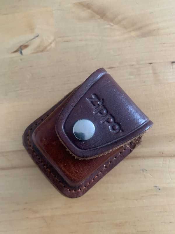 Oryginalna zapalniczka Zippo z 1998 r. + skórzane etui