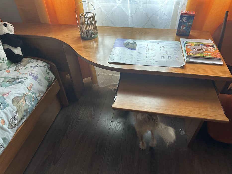 Quarto completo + secretaria + estante