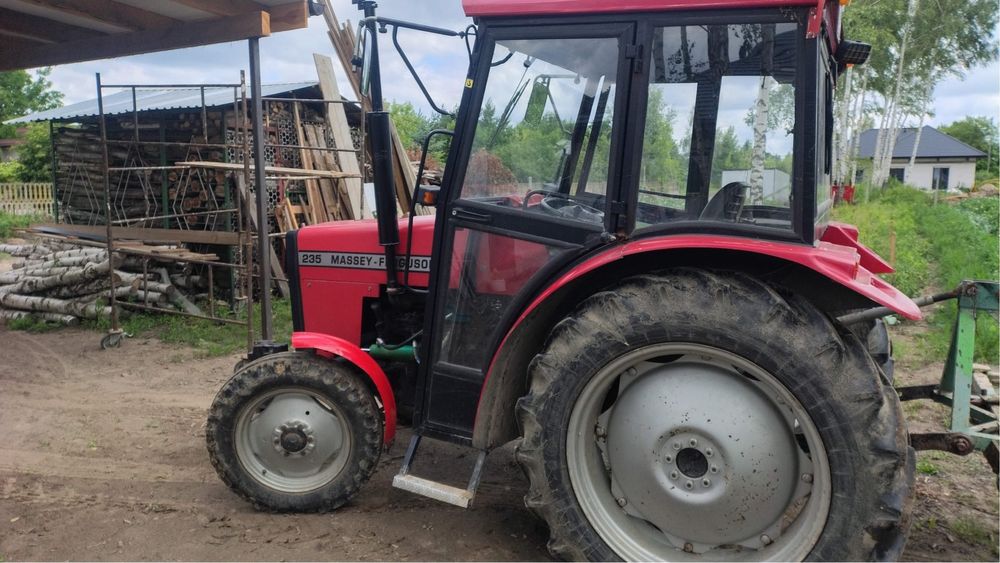 Massey Ferguson 235