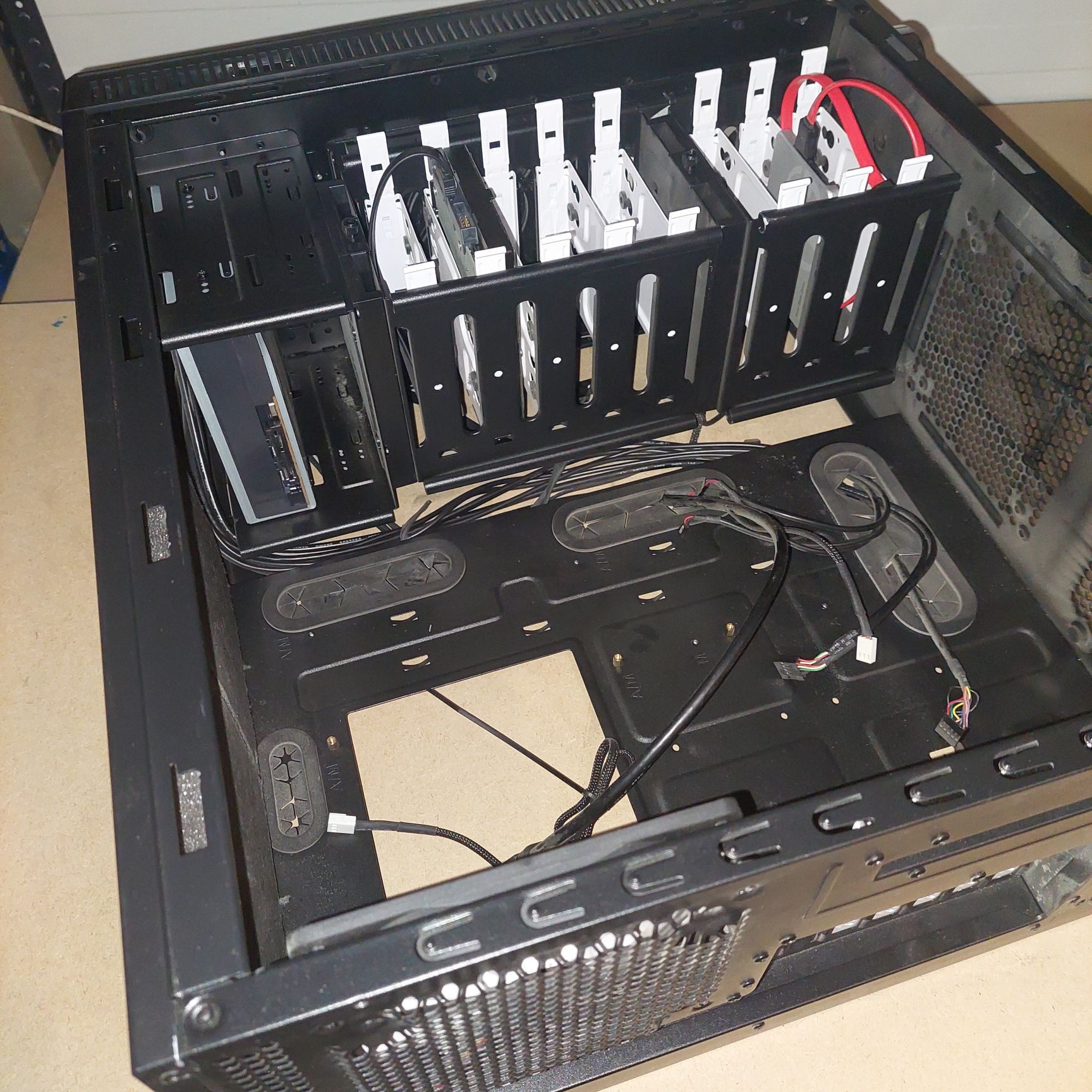 Obudowa Fractal Design Define R4 Black Pearl (FD-CA-DEF-R4-BL)


 + st