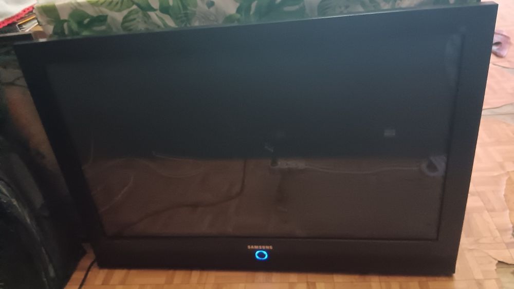 Plasma display samsung, em cor preta.