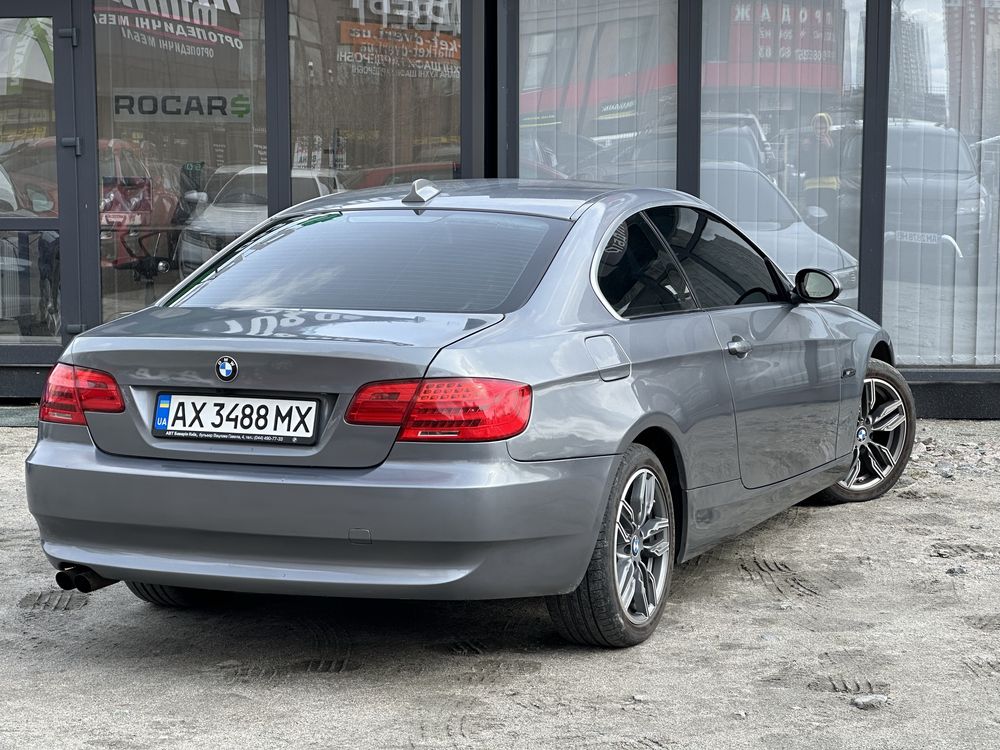 BMW 3 Series 2009 рік