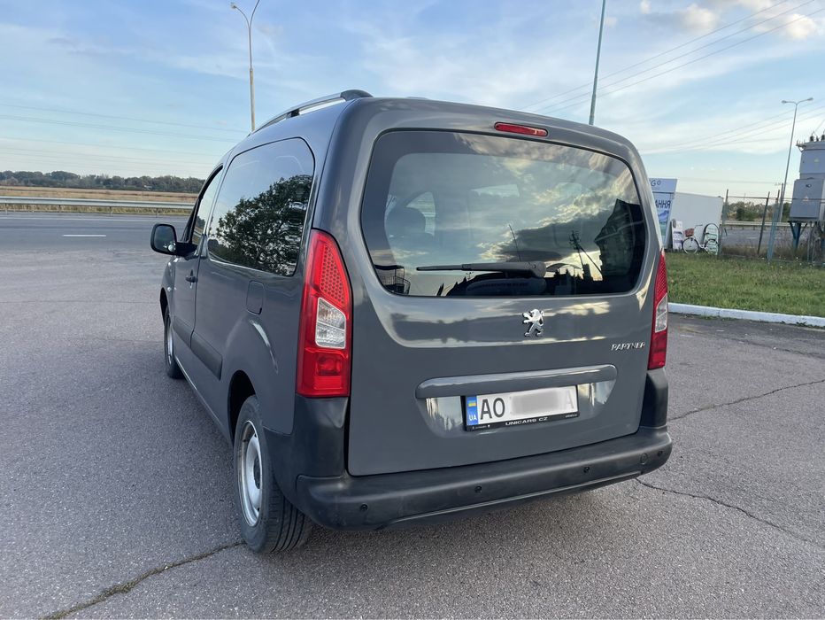 ч Peugeot Partner 2017 року випуску пасажир