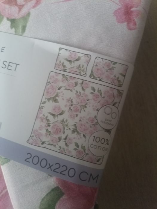 Posciel w róże z bawełny SINSAY 220/200cm komplet pościeli w kwiaty