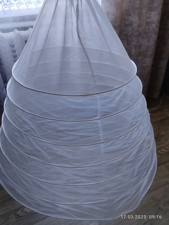 Продам кргуг під весільне плаття