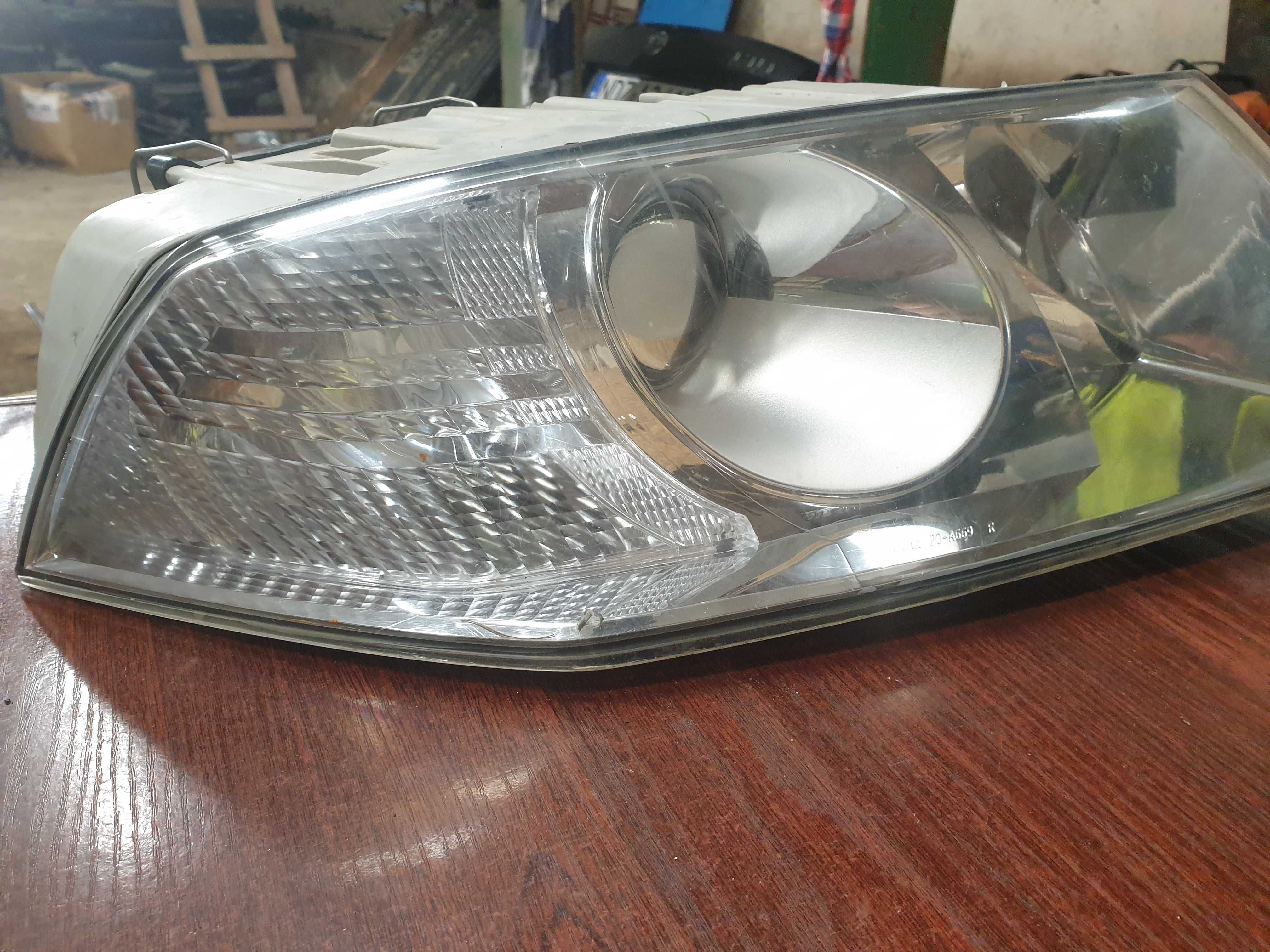 Prawa lampa skoda octavia II tyc