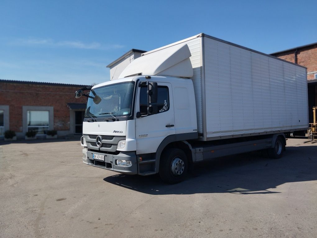 Mercedes - Benz. Atego. 4,8 - 2012