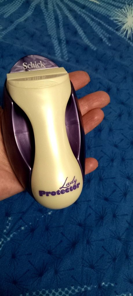 Станок для бритья женский Schick Lady Protector на подставке