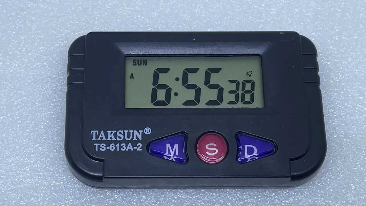 Часы автомобильные TAKSUN TS-613A-2