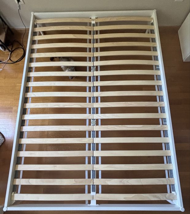 Cama casal nova com oferta de colchão (modelo vevelstad ikea)