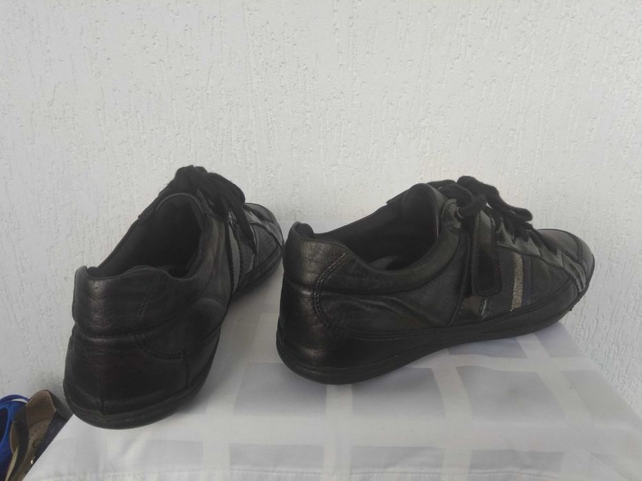 Спортивние туфли,кроссовки,мокасини кожанние Akira р.45-46