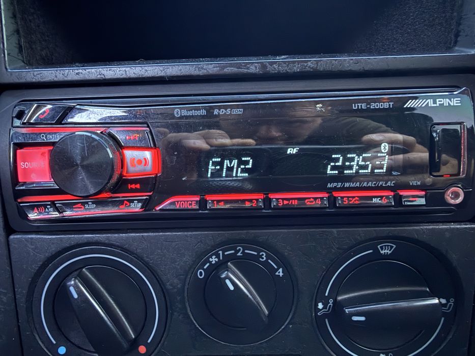 Автомагнітола Alpine UTE-200BT  Bluetooth USB