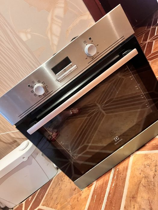 электролюкс духова шафа ЕЕВ4230pox і витяжка