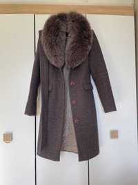 Пальто на продаж, осінь-зима
