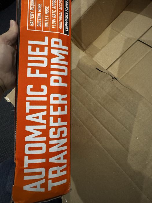 Bomba portátil de transferência de combustível e líquidos (a pilhas)