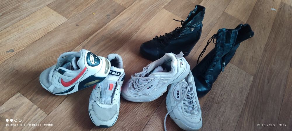 Віддам взуття за могорич))