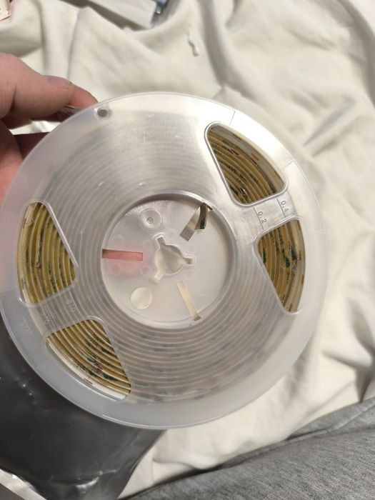 fita de LED COB. As fitas de LED COB (Chip-on-Board) são uma tecnologi