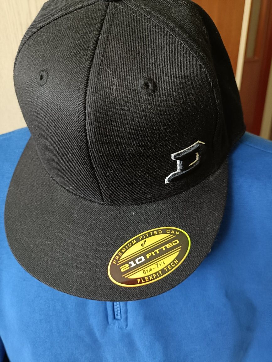Czapka z daszkiem 210 fitted