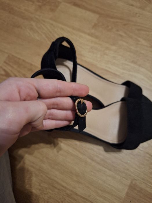 Buty na obcasie Sinsay