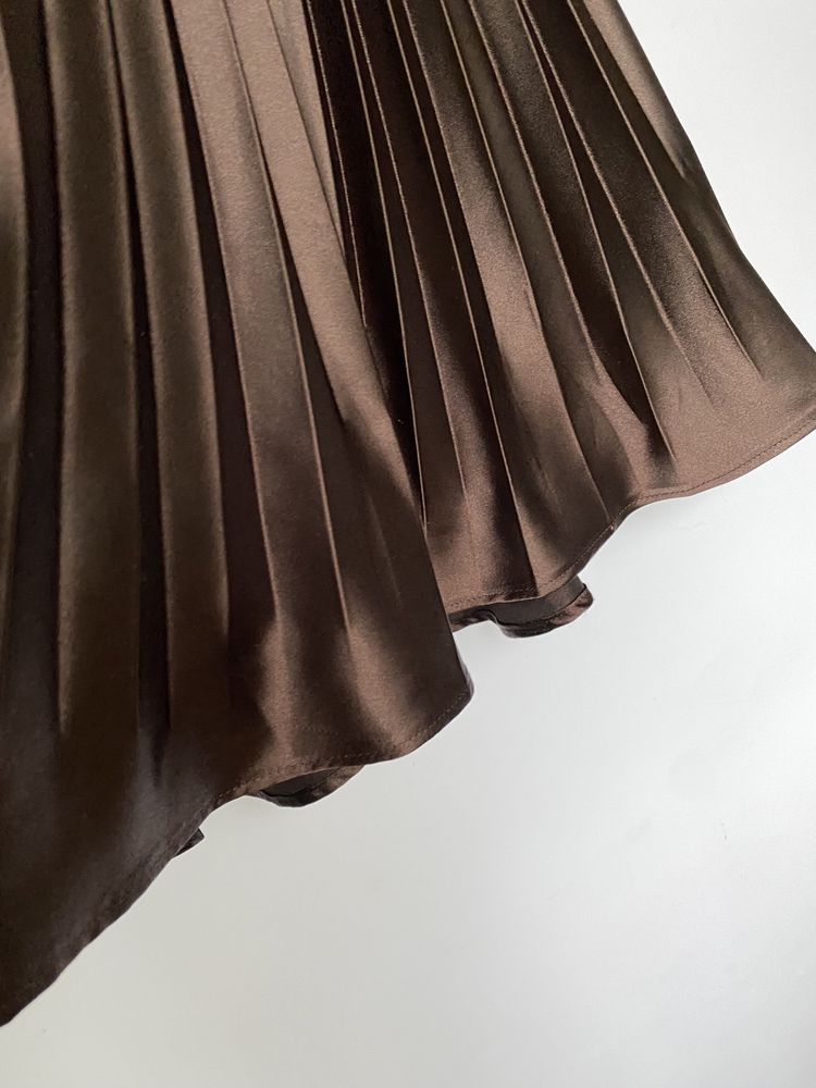 Plisowana satynowa spódnica midi, brązowa, na imprezę, na wesele, M/38