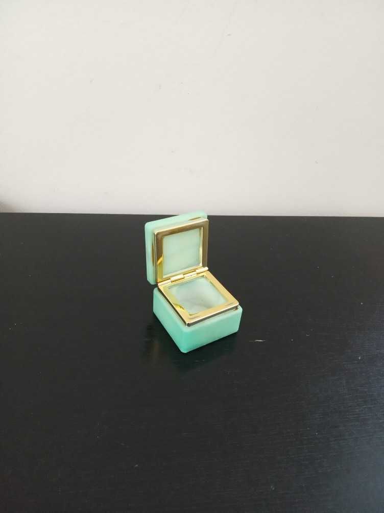 pojemniczki puzderka szkatułki na perfumy w kremie alabaster