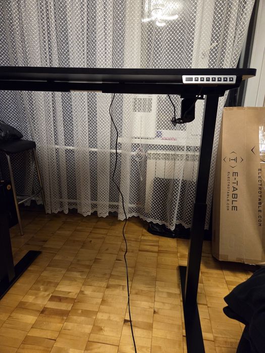 Стіл з регульованою висотою E-Table чорний 120×675 (стан відмінний)
