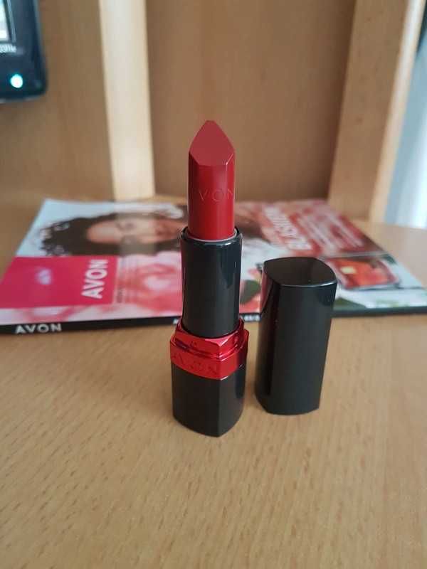 Ultrakremowa szminka Red Supreme Avon nowa szybka wysyłka