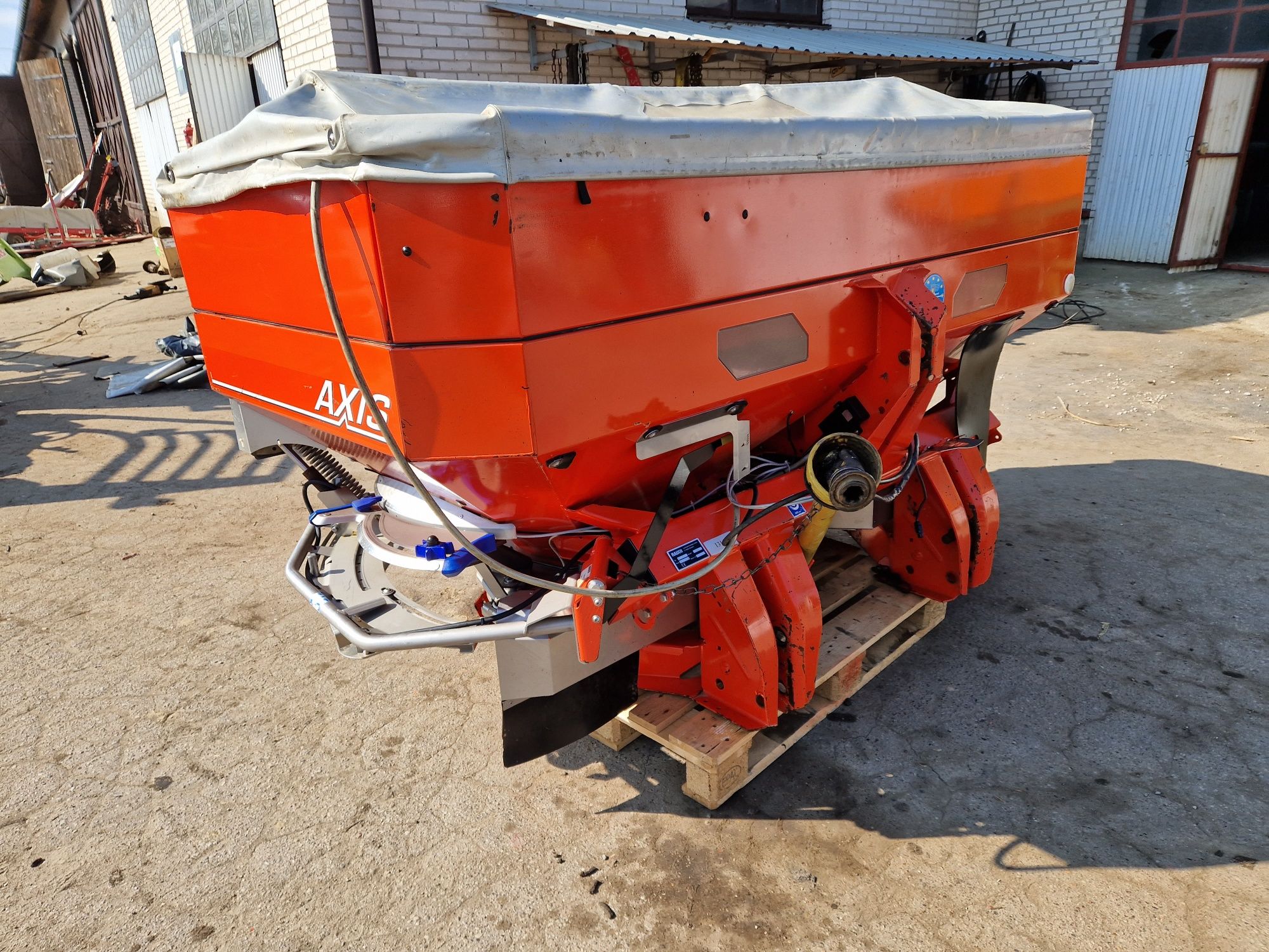 Rozsiewacz KUHN RAUCH AXIS 30.1 nie amazone sulky