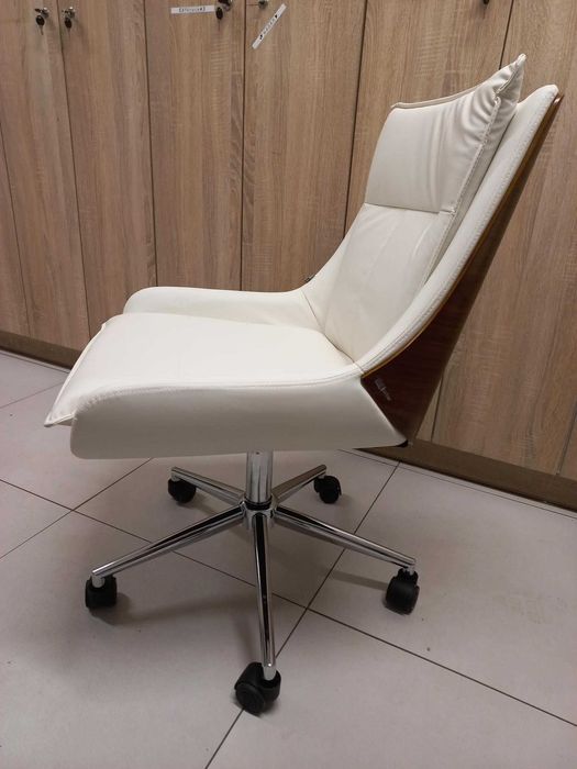 Fotel biurowy kremowa ekoskóra orzech chrom noga polecam ZMONTOWANY H7