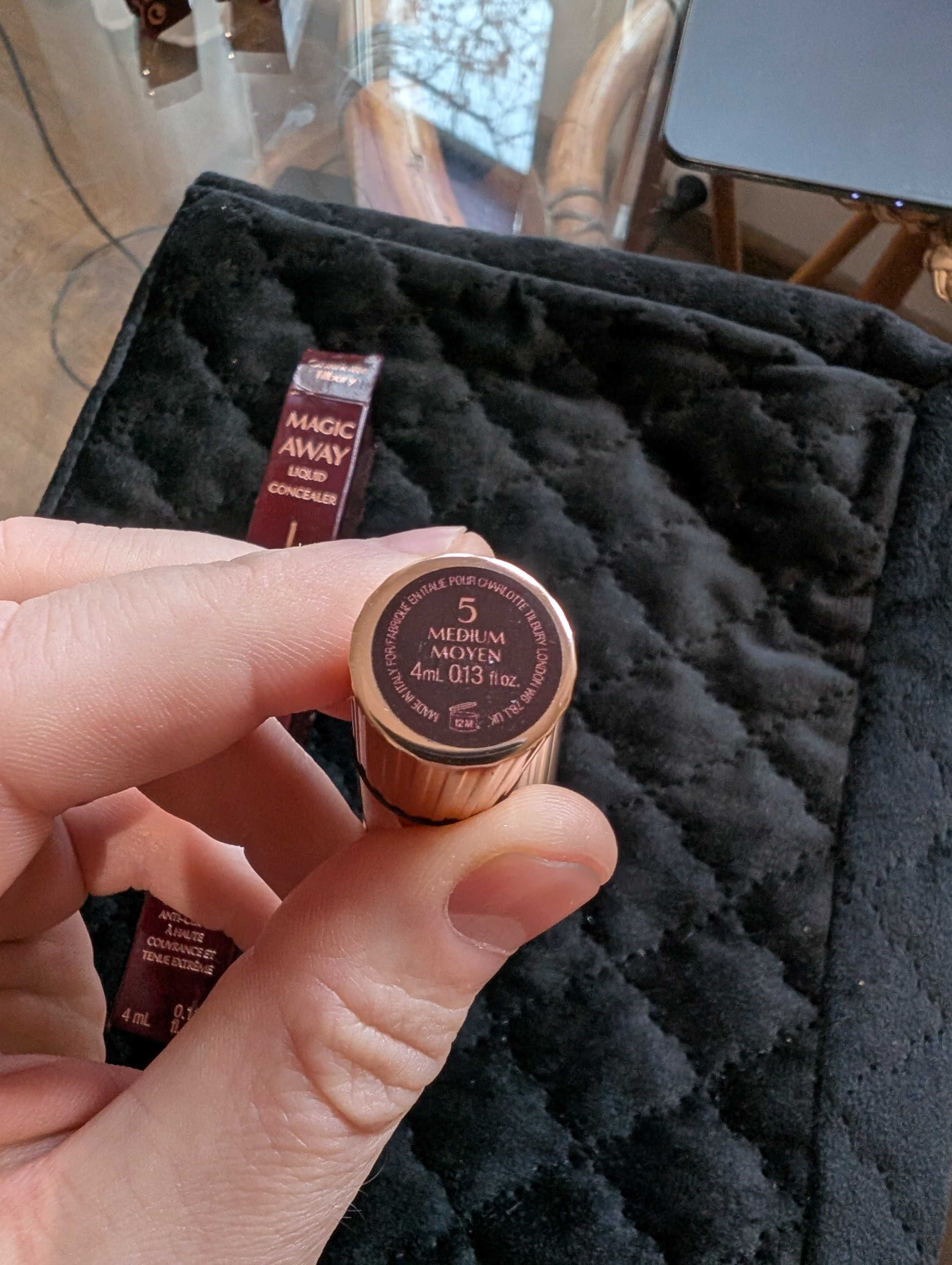 Korektor pod oczy - Charlotte Tilbury Liquid Concealer, 5. Medium