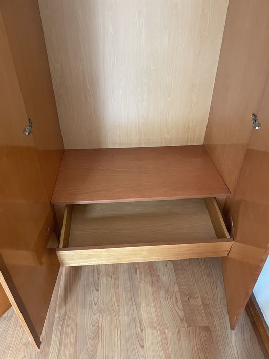 Guarda-fato todo em madeira de boa qualidade (200x60x235)!