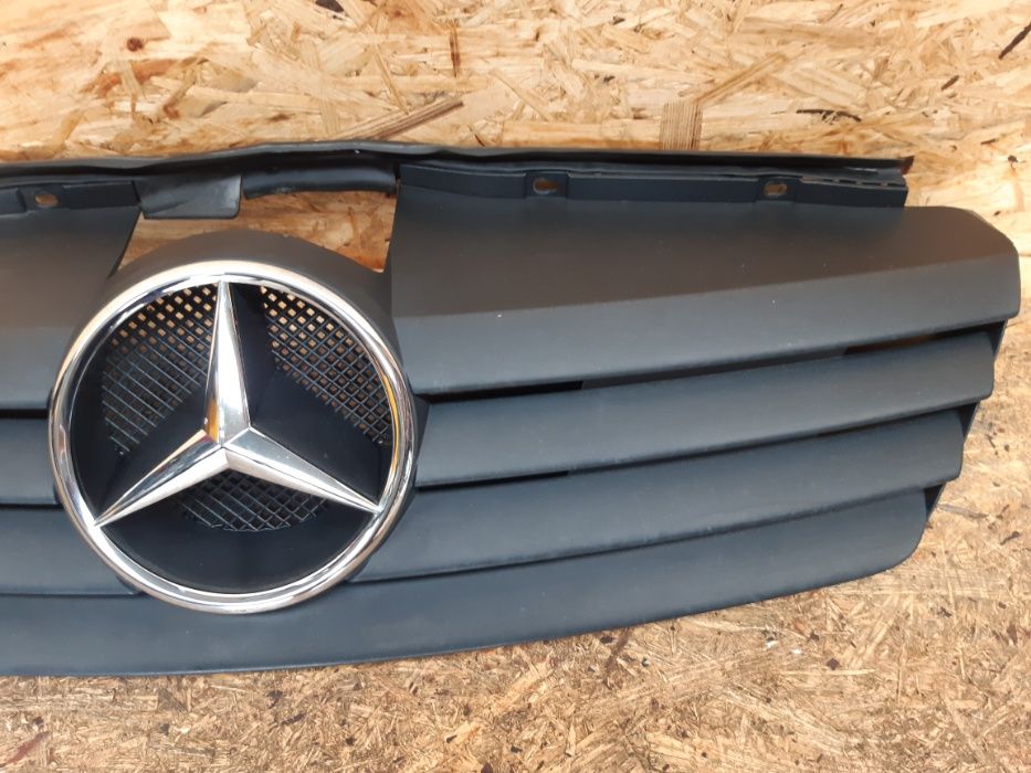 Grill/ atrapa/ kratka zderzaka Mercedes Vaneo