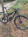 Bicicleta BTT carbono