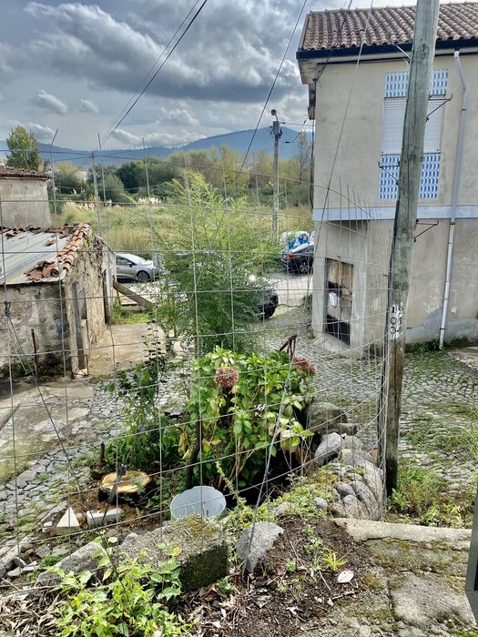 Vende-se moradia com terreno 785m2 Braga ( Delphi Ferreiros)