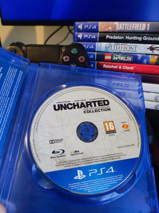 PS4 + comando e 3 jogos