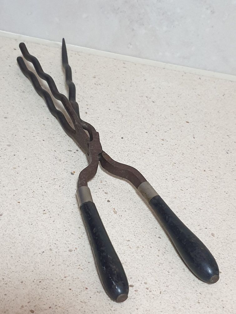 Antigo ferro  de cabelereiro para ondular cabelos
