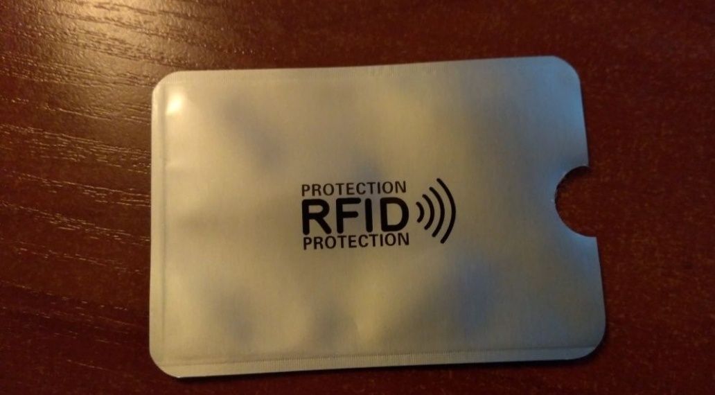 Защитный RFID чехол для банковских карт.