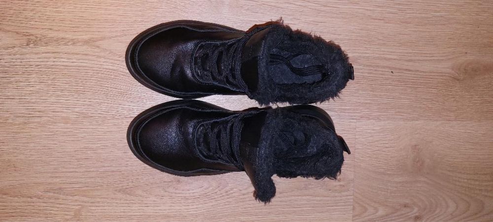 Теплі шкіряні кросівки з хутром