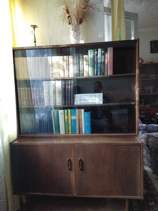 Biblioteczka, witryna lata 70