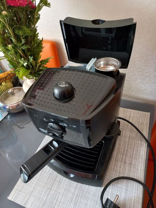 Ріжкова кавоварка DeLonghi EC 146.B