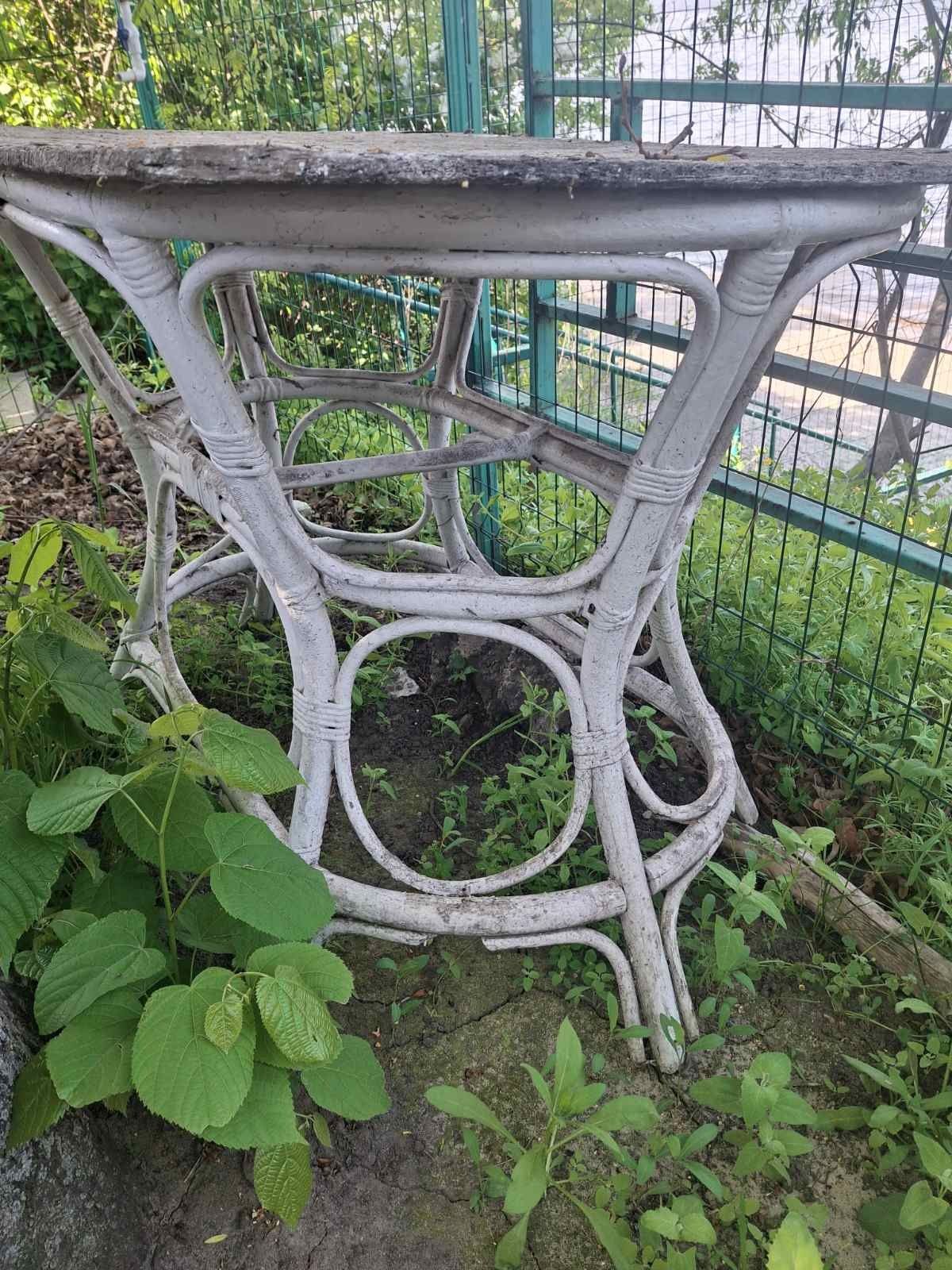 Стол садовий  с ротангу