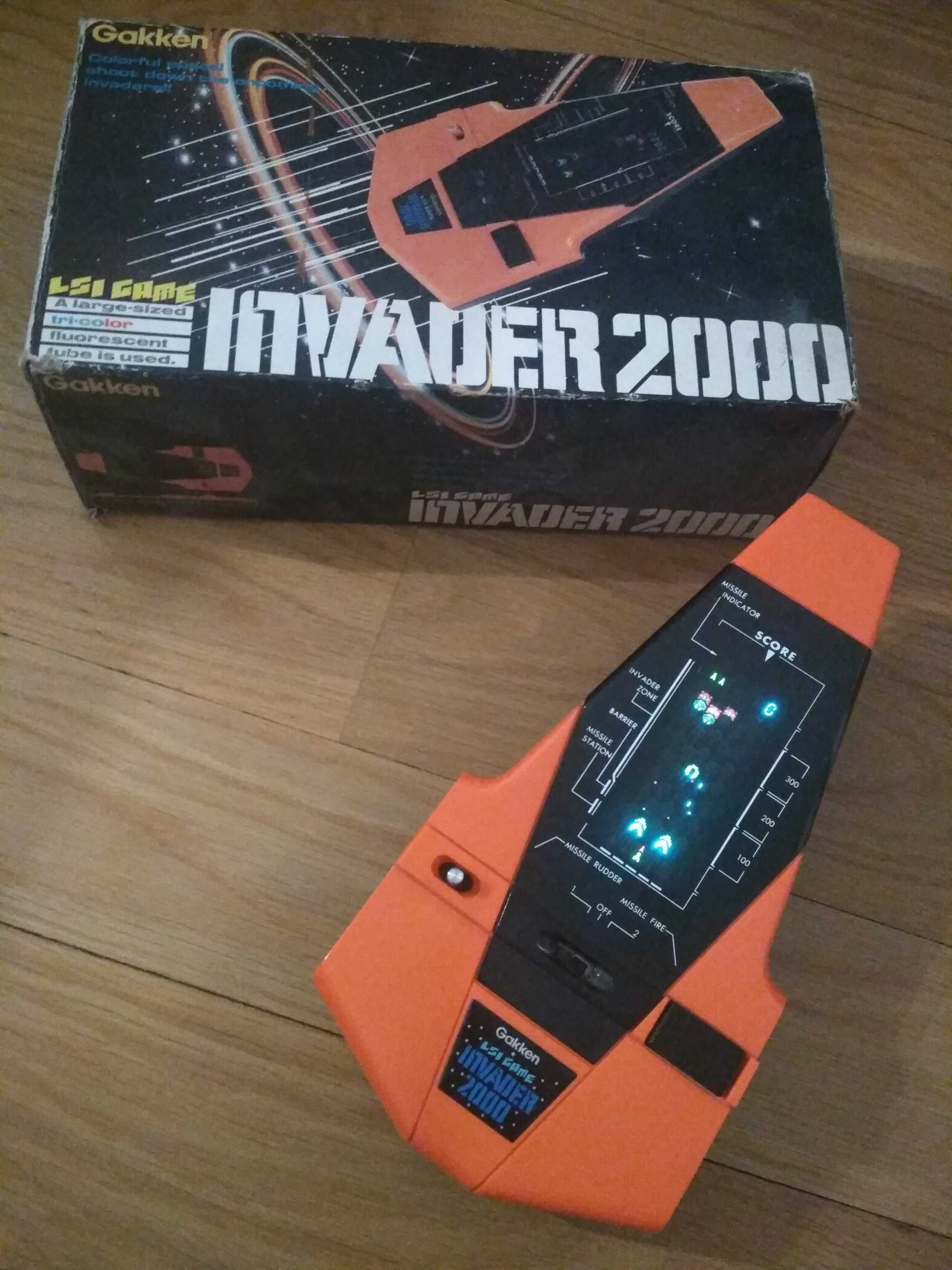 Consola Invader 2000 com caixa e a funcionar na perfeição.