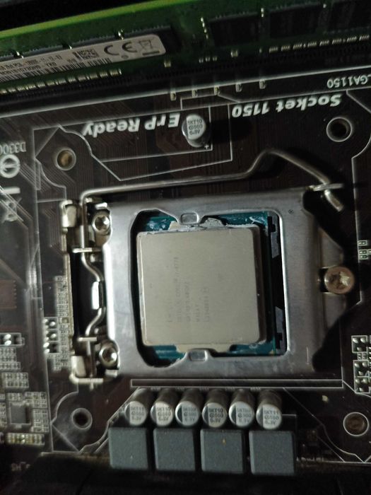 Płyta główna z procesorem i podzespołami