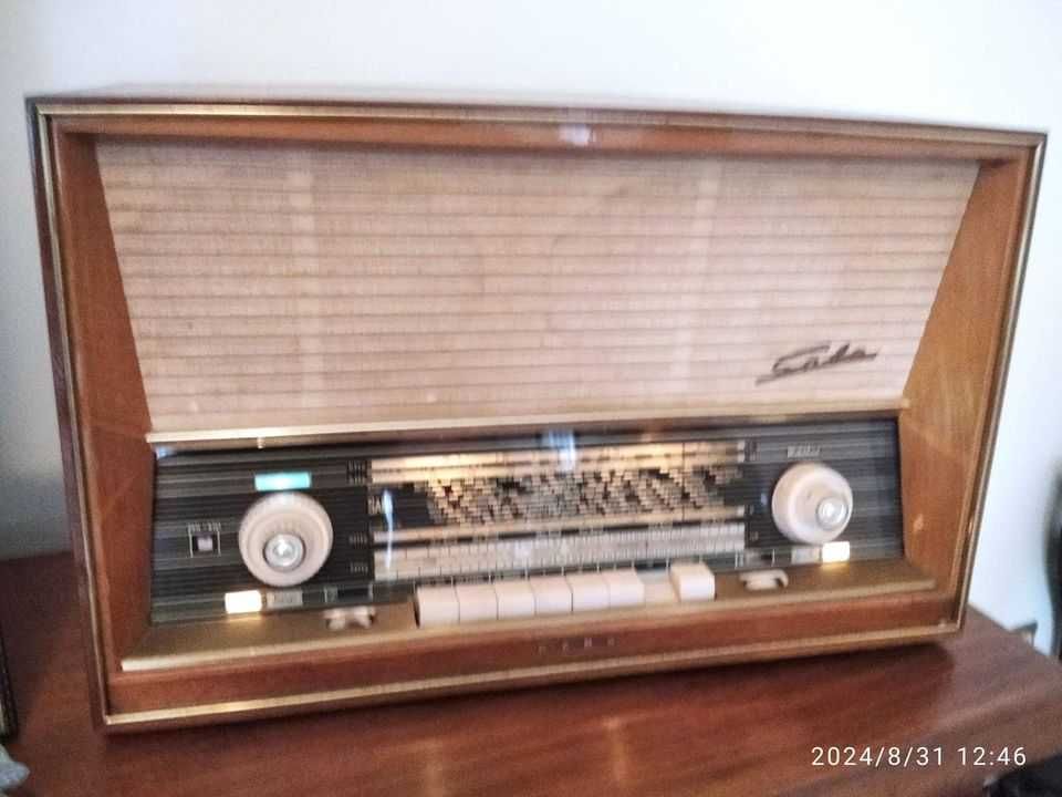Radio antigo marca Saba