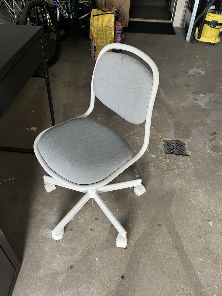 Biurko Ikea Micke + krzesło Ikea Orfjall