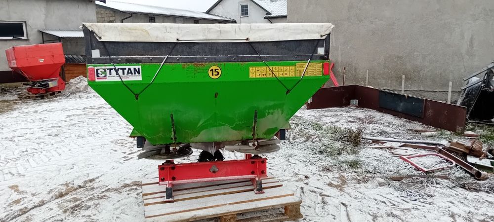 Rozsiewacz  nawozu 1000 kg