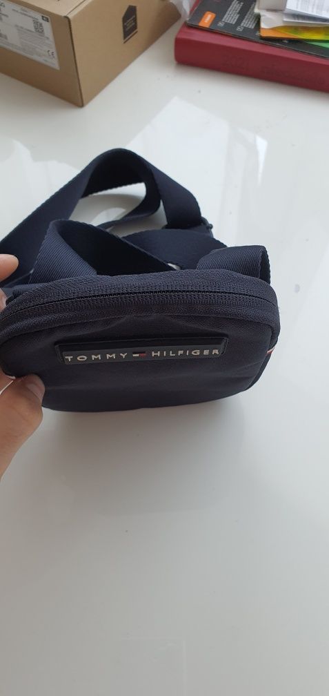 Saszetka Tommy Hilfinger męska poręczna ciemny granatowy