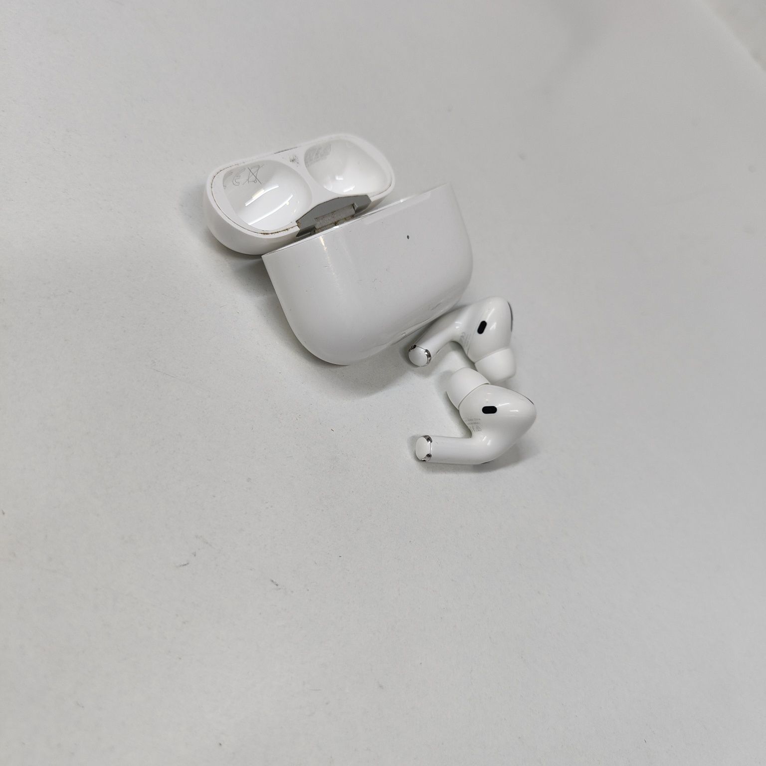 AirPods Pro (2.ª geração) praticamente como novo sem marca de uso, pou